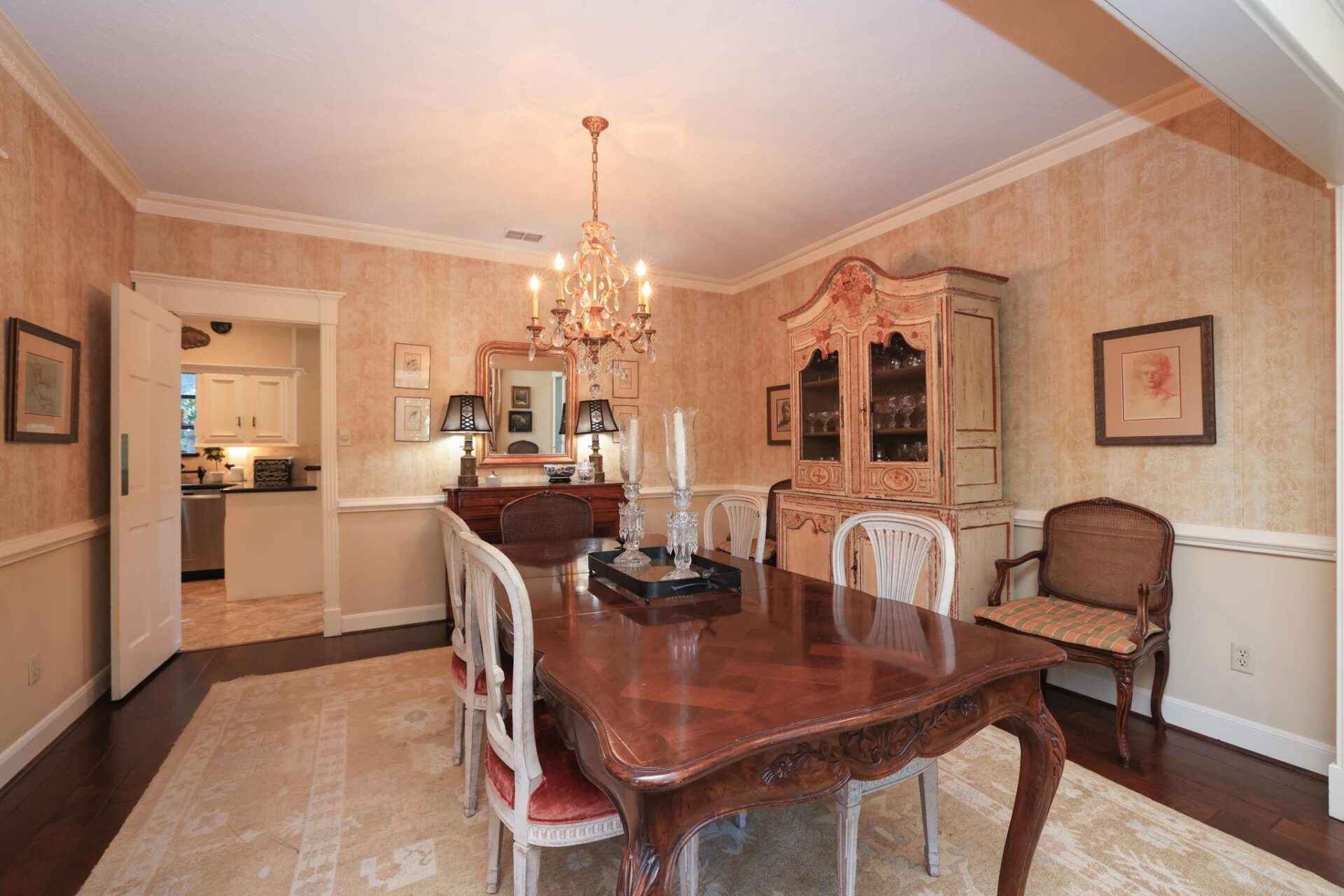 Dining room - cropped